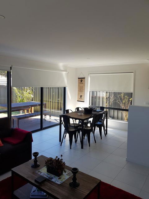 White Caps B - New Styles & Spacious Home - Accommodation Gladstone 1