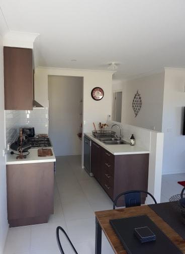 White Caps B - New Styles & Spacious Home - Accommodation Gladstone 2