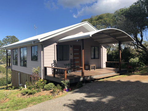 White Cedar Cottage - Accommodation Gladstone 0