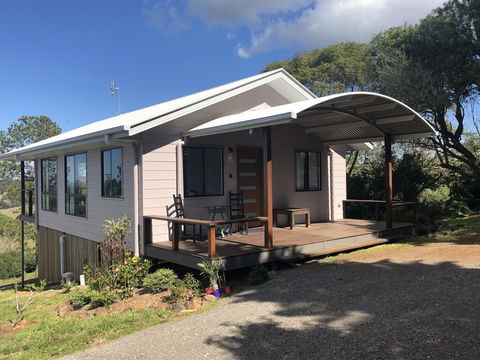 White Cedar Cottage - Accommodation Gladstone 0