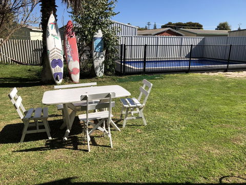 White Cottage - Accommodation Gladstone 2