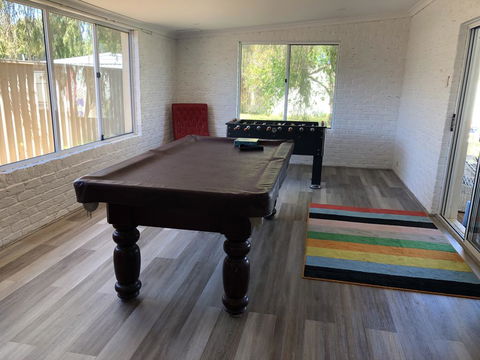 White Cottage - Accommodation Gladstone 1