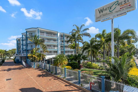 White Crest Luxury Apartments - Accommodation Gladstone 0