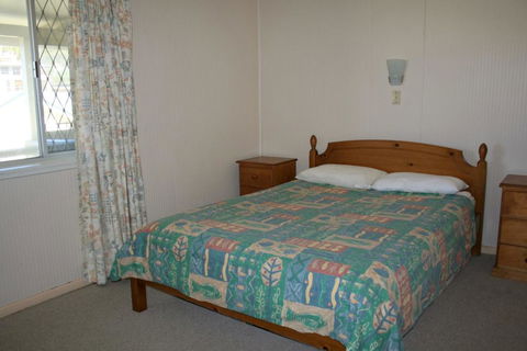 WHITE DOLPHIN, UNIT 5 - Accommodation Gladstone 3