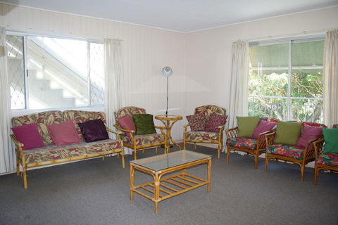 WHITE DOLPHIN, UNIT 5 - Accommodation Gladstone 1