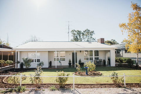 White On Wright Clare - Accommodation Gladstone 0
