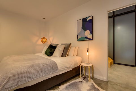 White Room Apartments - Accommodation Gladstone 1
