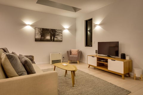 White Room Apartments - Accommodation Gladstone 2