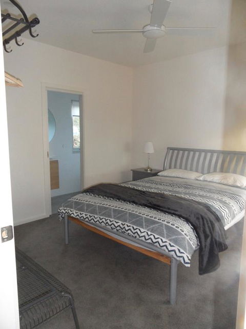 WHITE SHELLS HOLIDAY RENTAL - Accommodation Gladstone 3