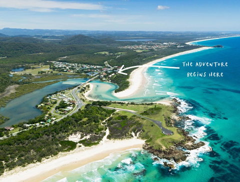 White Waves On The Beach - Accommodation Gladstone 0
