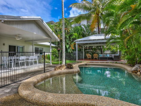 Whitehouse - Palm Cove - Accommodation Gladstone 2