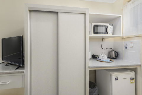 Whiteoaks Motel & Lodges - Accommodation Gladstone 1
