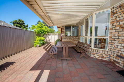 Whitesands Road, Unit 2/12 - Accommodation Gladstone 0