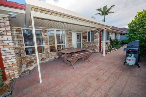 Whitesands Road, Unit 2/12 - Accommodation Gladstone 2