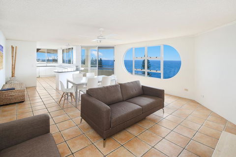 Wickham Cove Unit 10, 45 Albert Street. Kings Beach - Accommodation Gladstone 1