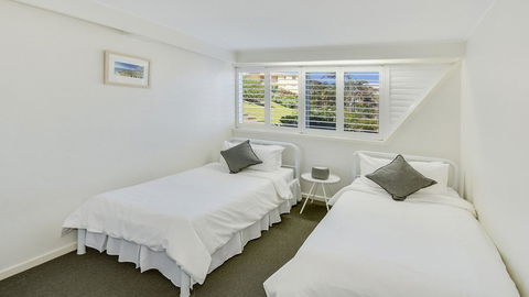 Wickham Point Unit 2, 44 Victoria Tce, Kings Beach - Accommodation Gladstone 1