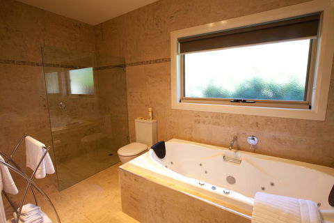 Wild Cattle Creek Estate - Accommodation Gladstone 3