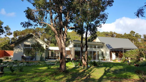 Wilderness House - Accommodation Gladstone 0