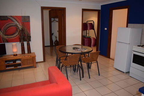 Wildsights Beach Units - Accommodation Gladstone 1