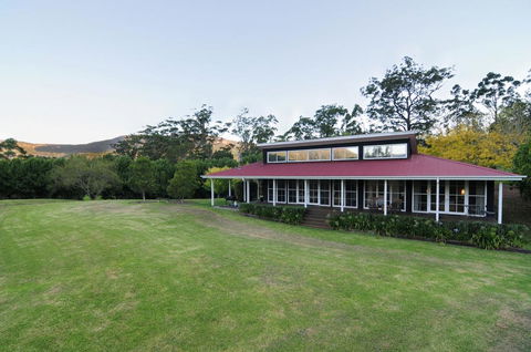 Willabrook Retreat - Mojo Cottage - Romantic Escape! - Accommodation Gladstone 1