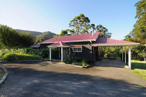Willabrook Retreat - Rest Cottage - Spoil Yourself! - Accommodation Gladstone 3