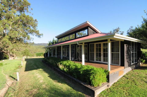 Willabrook Retreat - Rest Cottage - Spoil Yourself! - Accommodation Gladstone 0
