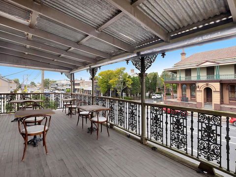 William Arnott Hotel - Accommodation Gladstone 1