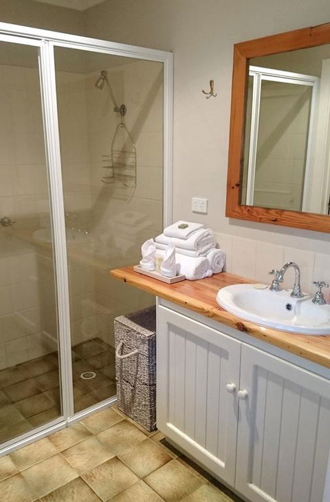 William Bay Cottages - Accommodation Gladstone 3