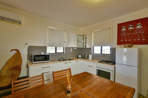 William Creek Camp Ground & Units - Accommodation Gladstone 1