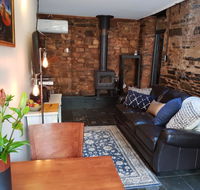 William Hunt's Retreat - Redwood Studio - Accommodation Gladstone