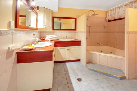 Williams Lodge - Accommodation Gladstone 2