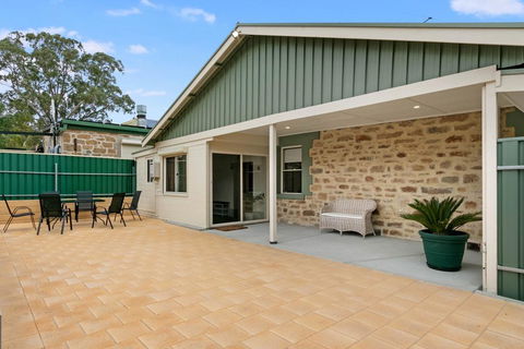 Williamstown Bed And Breakfast - Accommodation Gladstone 3