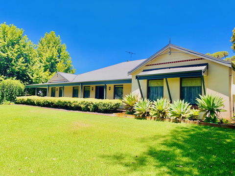 Willow Lodge - Accommodation Gladstone 0