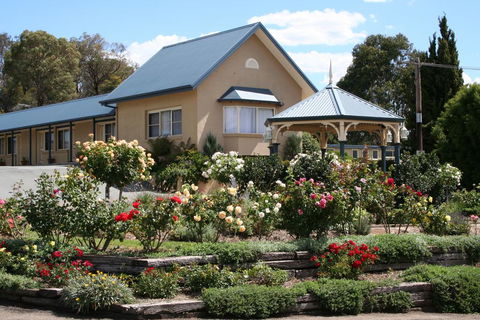 Willows Motel - Accommodation Gladstone 0