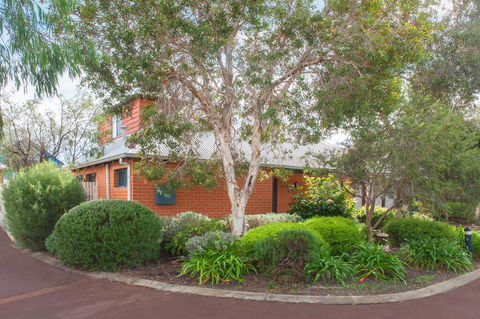 Wills - Accommodation Gladstone 0