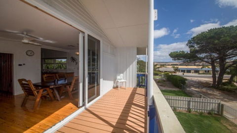 Wilto By The Beach - 4 (1) Wilto Street - Accommodation Gladstone 2