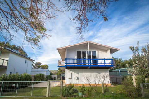 Wilto By The Beach - 4 (1) Wilto Street - Accommodation Gladstone 0