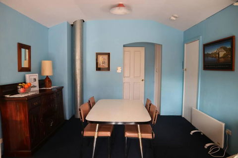 Wind Song Mountain Retreat - Accommodation Gladstone 3