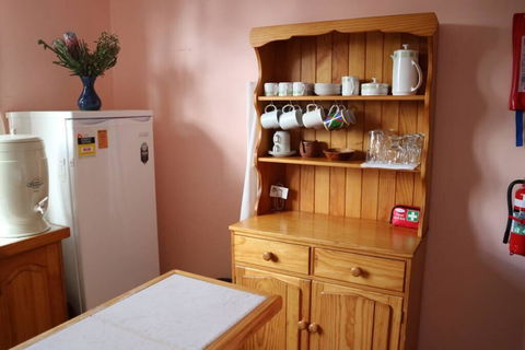 Wind Song Mountain Retreat - Accommodation Gladstone 2