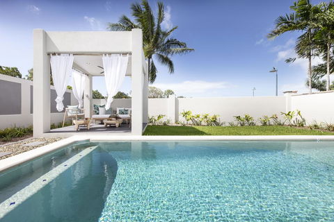 WINDFALL IN PALM COVE - Accommodation Gladstone 0