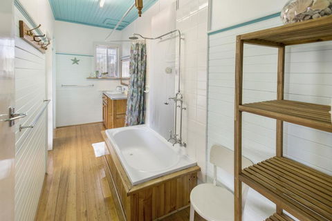 Windsong - Pet Friendly, Wifi And Close To Water - Accommodation Gladstone 2