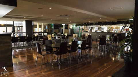 Windsor Castle Hotel - Accommodation Gladstone 0
