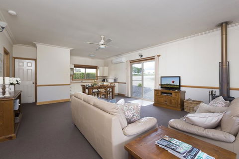 Windsors Edge Cottage Pokolbin - Accommodation Gladstone 3