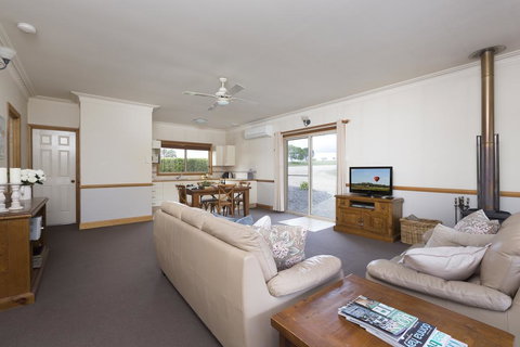 Windsors Edge Cottage Pokolbin - Accommodation Gladstone 3