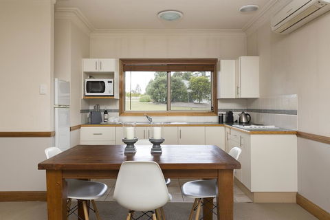 Windsors Edge Cottage Rothbury - Accommodation Gladstone 3