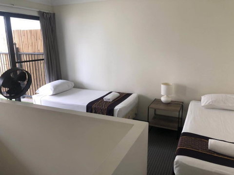 Windsurfer Resort - Accommodation Gladstone 2