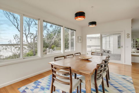 Windward House - Accommodation Gladstone 1