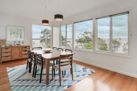 Windward House - Accommodation Gladstone 2