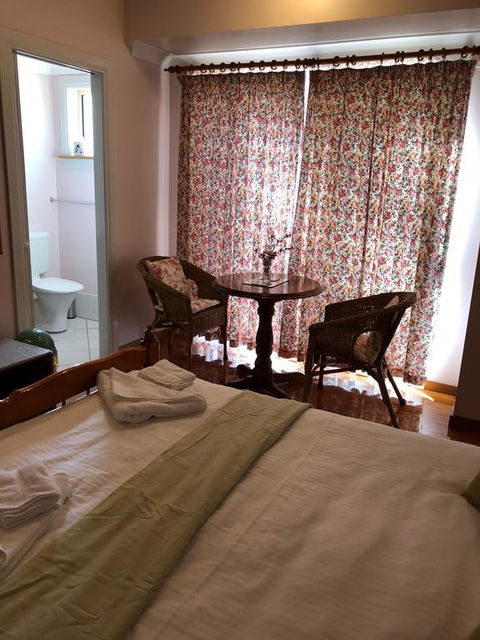Wine Country Drive Guest House - Accommodation Gladstone 1