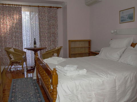 Wine Country Drive Guest House - Accommodation Gladstone 2